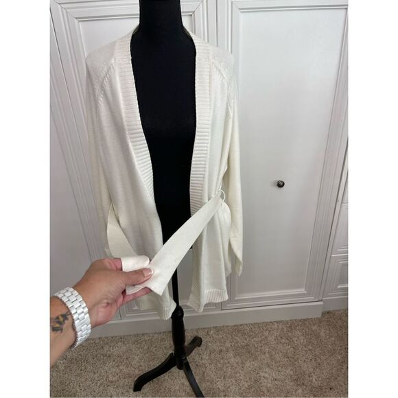 White Cream Cardigan Size XS-L - Picture 4 of 8
